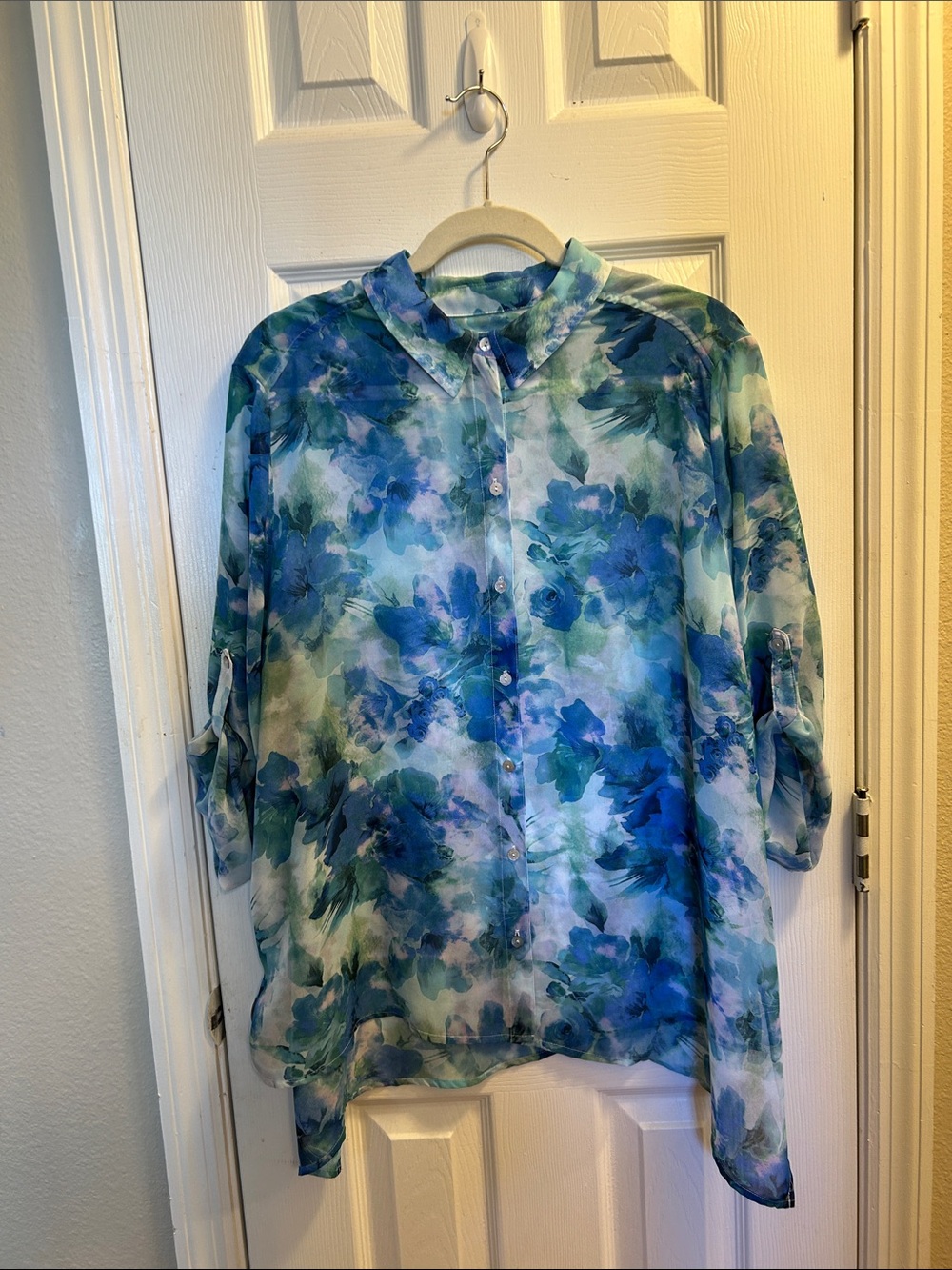 Chico’s beautiful, vibrant blue, and green button down blouse. EUC